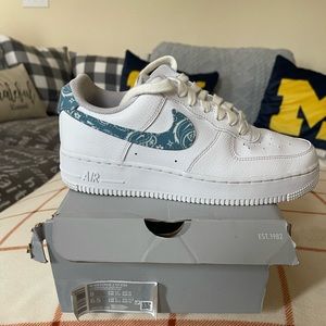 Nike Air Force (Paisley) size 8w with org box 100% Authentic